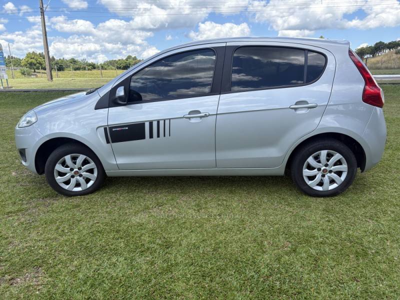 FIAT - PALIO - 2013/2014 - Prata - R$ 38.500,00