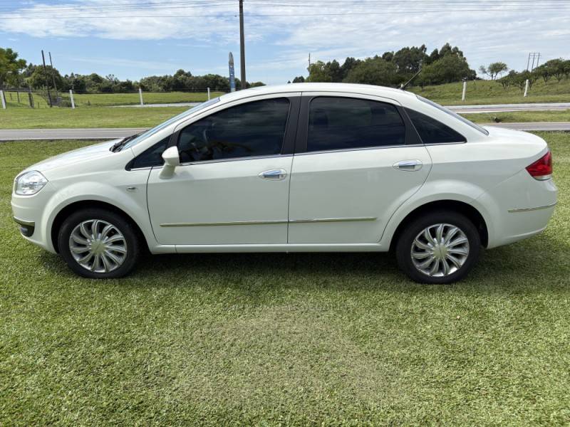 FIAT - LINEA - 2015/2016 - Branca - R$ 41.000,00