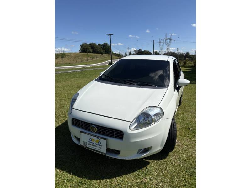 FIAT - PUNTO - 2010/2011 - Branca - R$ 35.000,00