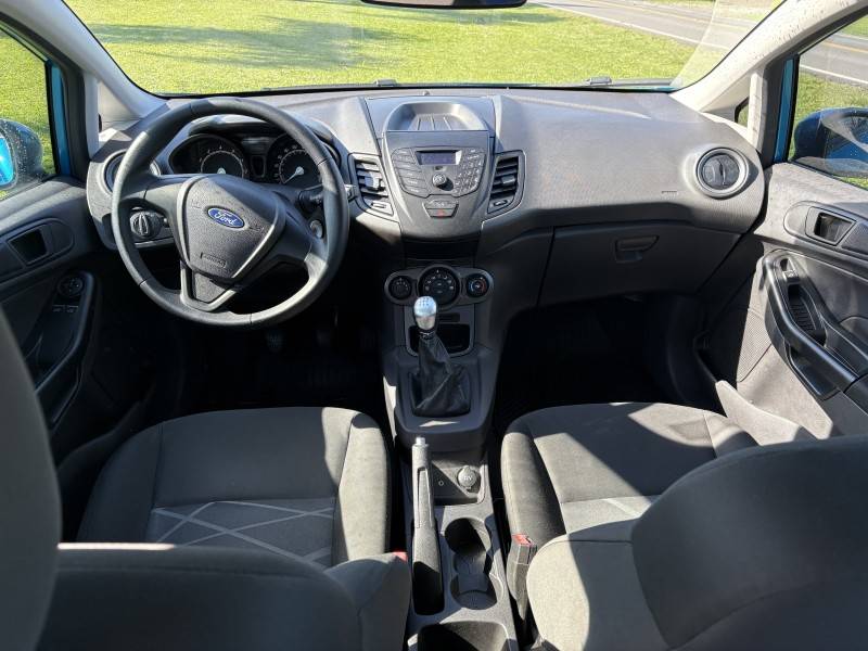FORD - FIESTA - 2015/2016 - Azul - R$ 52.500,00